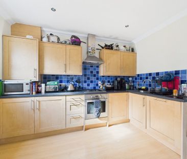 Leacroft, Staines-upon-Thames, Surrey,TW18 - Photo 5