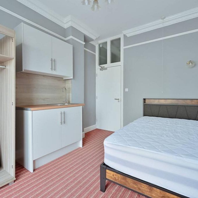 Studio to rent - Photo 1