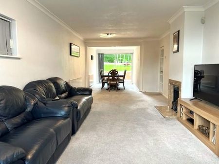 5 bedroom detached house to rent - Photo 3