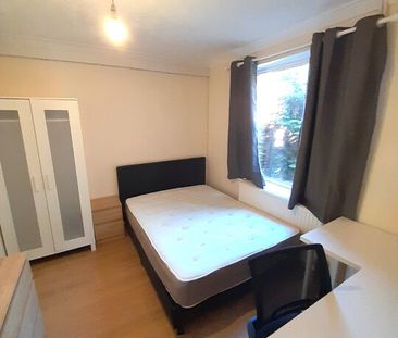 5 bed semi-detached house to rent in CLOSE TO UEA ALL BEDROOMS EN S... - Photo 6