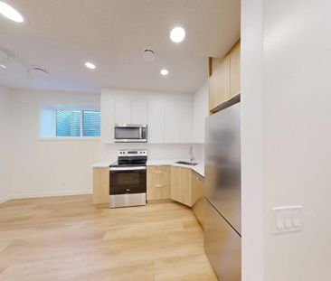 Edmonton Furnished house Rental in Westmount - Luxury 1 bedroom Bas... - Photo 1