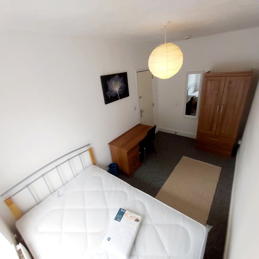 8 Bed Semi-Detached House, Stanbury Avenue, BS16 - Photo 1