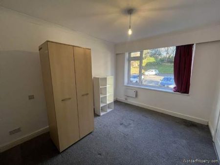 3 bedroom property to rent in Salford - Photo 3