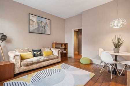 Beautifully presented, one bedroom period apartment in Barnsbury. - Photo 2