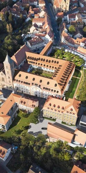 Wohnen im Kloster Karree I 3-Zimmer-Suite mit Loggia I EBK - Photo 1