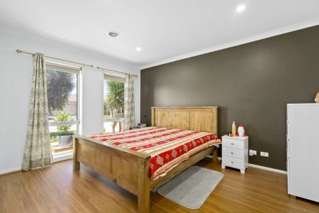 Modern Family Living in a Prime Featherbrook Location - Photo 3