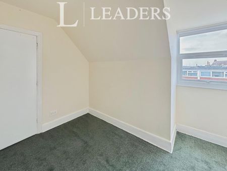 3 bedroom flat to rent - Photo 5