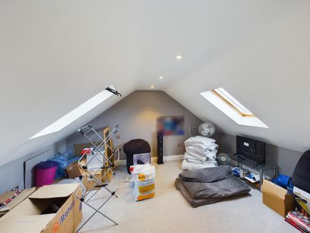 4 bedroom end of terrace house to rent - Photo 3