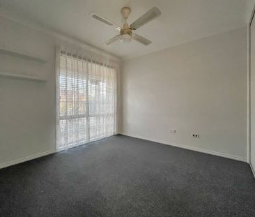Charming two bedroom brick unit - Photo 1