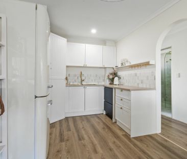 NEWLY RENOVATED TWO BEDROOM TOP FLOOR BEACHSIDE UNIT - Photo 5