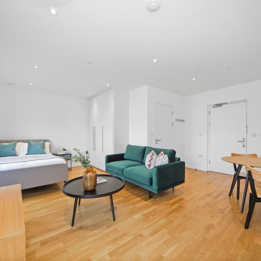 N01 Townhouses, E20 1FJ, London - Photo 1