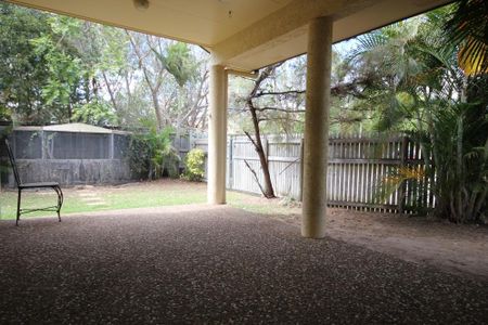 Charming Family Home in Riverside Gardens - Photo 5