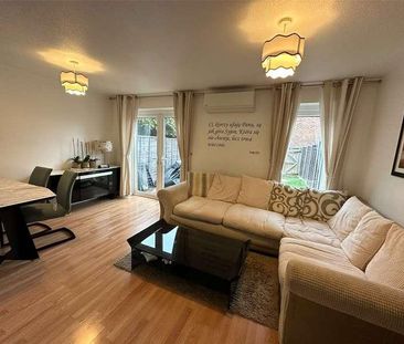 Wavell Gardens, Slough, SL2 - Photo 2