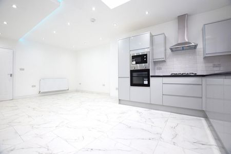 3 bedroom House To Let - Photo 3