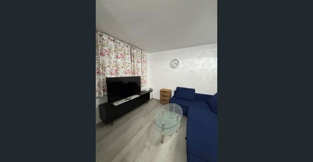 Easy, Stylish Living in Guildford - Photo 1