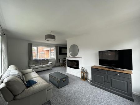 4 bedroom detached bungalow to rent - Photo 3