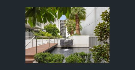 Part-furnished designer apartment opposite Waterloo oval - Photo 4