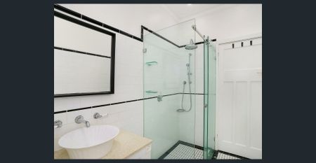 Stunning water views and lifestyle convenience - Photo 5