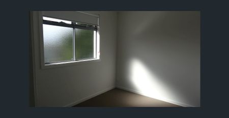 Spacious Modern Townhouse - Photo 3