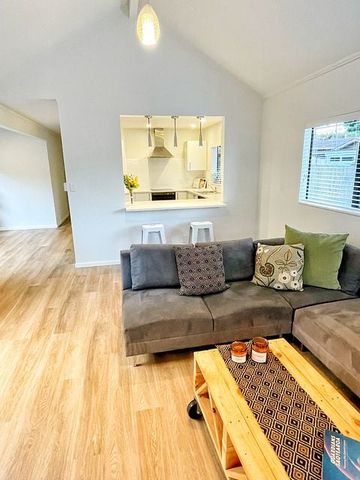 Charming 4BR Home in Mt. Eden - Photo 2