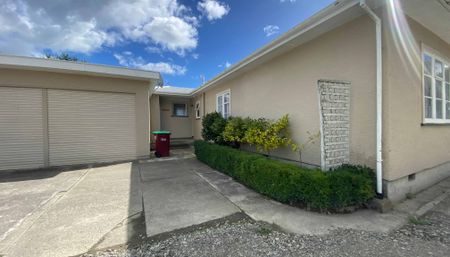 Warm and Spacious - Photo 3