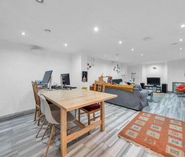4 bedroom flat to rent - Photo 1