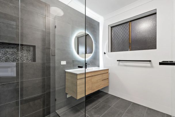 Charming Two Bedroom close to Glenelg - Photo 1