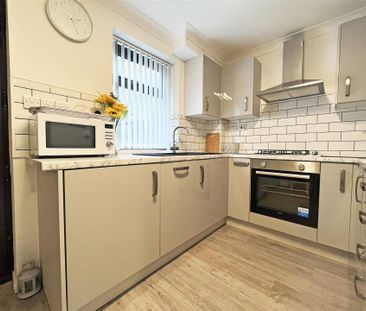 2 bedroom Terraced House to rent - Photo 1