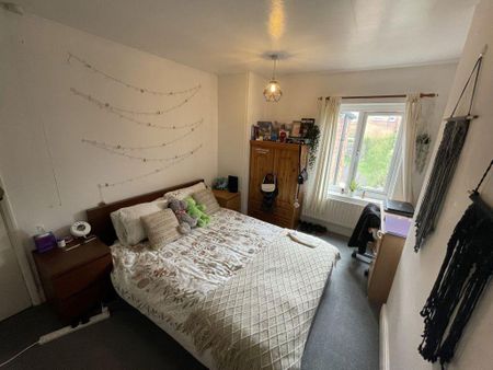4 bedroom terraced house to rent - Photo 5