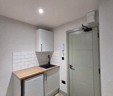 Studio Flat, Mansell Road, W3 - Photo 6