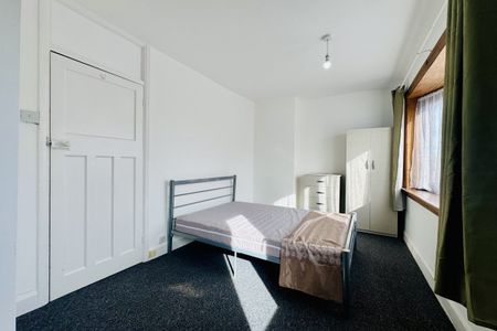 Kings Avenue - Photo 4