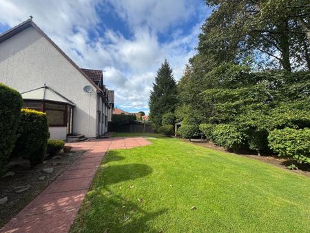4 bedroom detached house to rent - Photo 5
