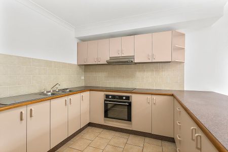 Freshly Updated Townhouse in a Highly Sought-After Figtree Location - Photo 4
