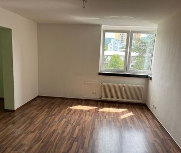 Helle Zwei-Zimmer-Wohnung im 4. OG ab sofort zu vermieten! - Foto 2