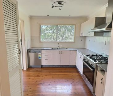 RELAXED LIVING WITH VIEWS IN NEW AUCKLAND - Photo 6