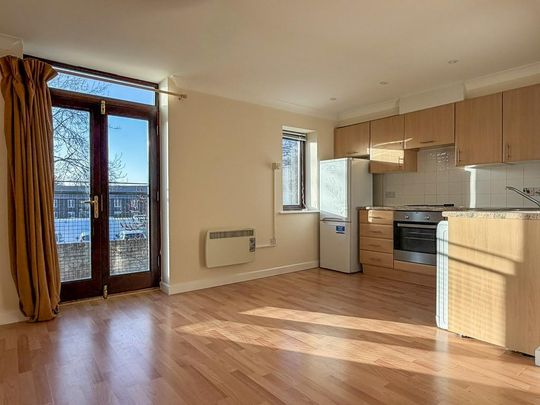 Studio to rent - Photo 1