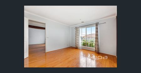 Stylish and Spacious Family Home in a Prime Location! - Photo 4