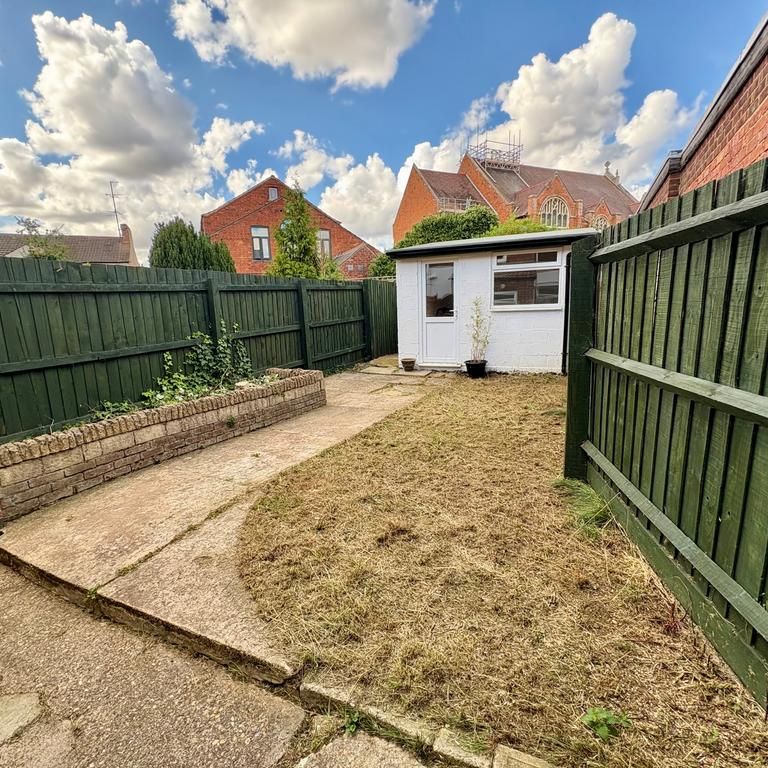 3 bedroom terraced house to rent - Photo 1