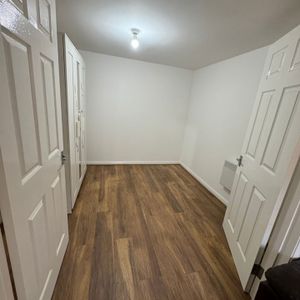 1 Bed Flat, Castleton Road, CR4 - Photo 2