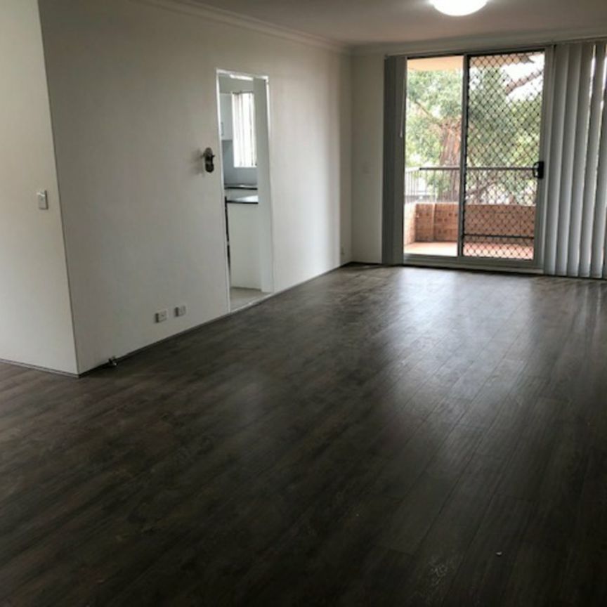 Spacious 2-Bedroom Unit in Prime Parramatta Location - Photo 1