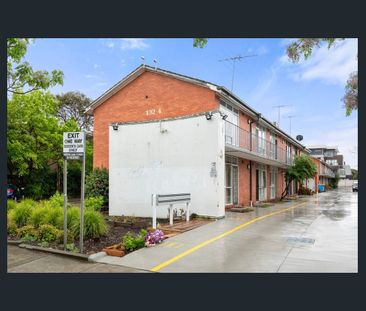 CONTEMPORARY URBAN LIVING IN THE HEART OF SUNSHINE - Photo 3