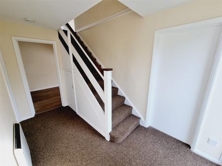 3 Bedroom House to Rent in Glenfield Close, Rushden, Northants, NN10 - Photo 5