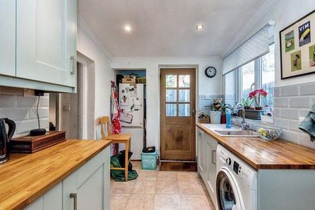 2 bedroom semi-detached house to rent - Photo 2