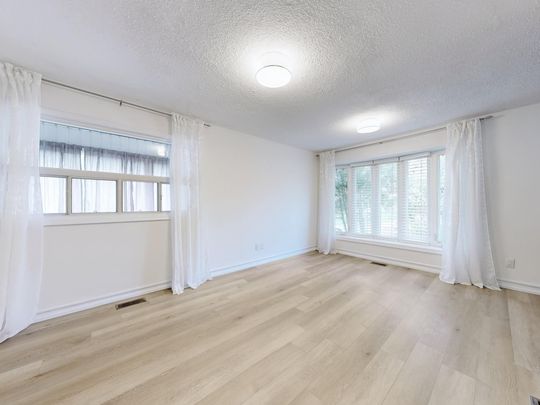 For Lease - 25 Mid Pines Road, Toronto, Ontario - Photo 1