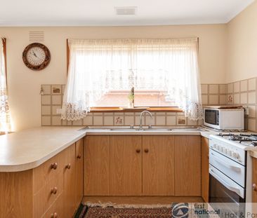 Spacious Two Bedroom Unit! - Photo 3