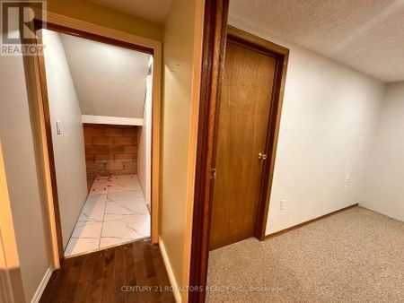 404 TRENT STREET W - Photo 4