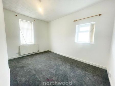 2 bedroom end of terrace house to rent - Photo 2