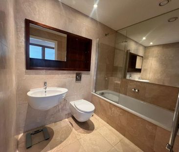 2 bedroom Flat To Let - Photo 2