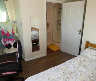 4 bedroom townhouse to rent - Photo 6