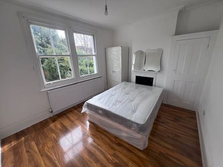 6 Bed Semi-Detached House, Fawnbrake Avenue, SE24 - Photo 3